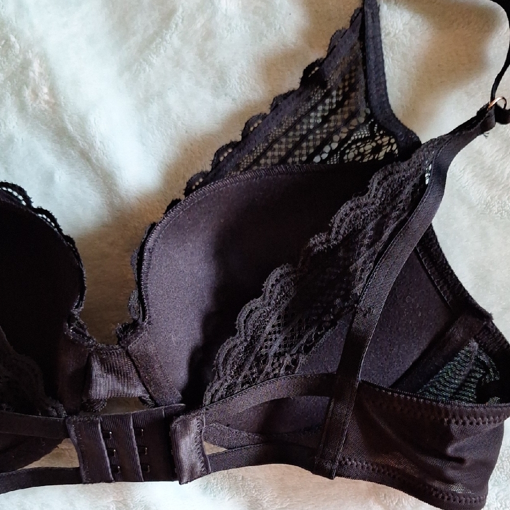 Elegant Black Lace Bra - Picture 4 of 5